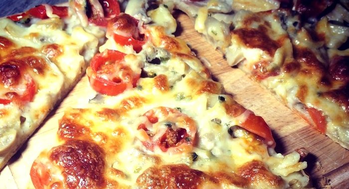 Пицца с сыром сулугуни