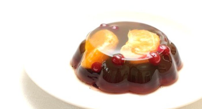 Апельсиновое желе с вишней и белым вином