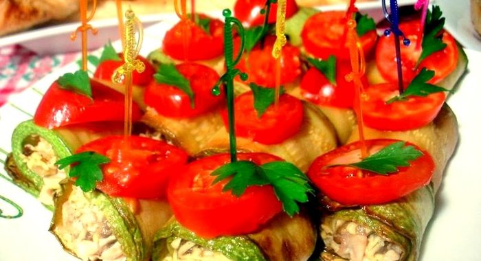 Кабачковые рулетики фаршированные мясом и грибами