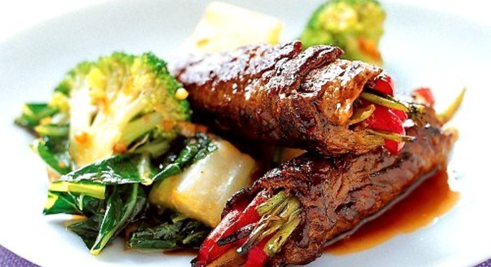 Рулетики из говядины с начинкой из болгарского перца