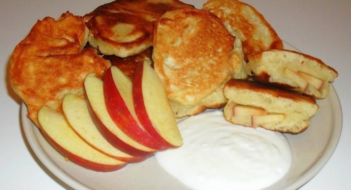 Оладьи на сухих дрожжах Яблочные