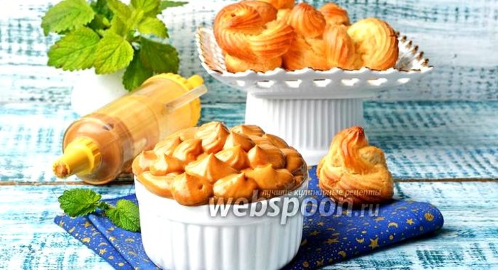 Крем из варёной сгущёнки и сметаны