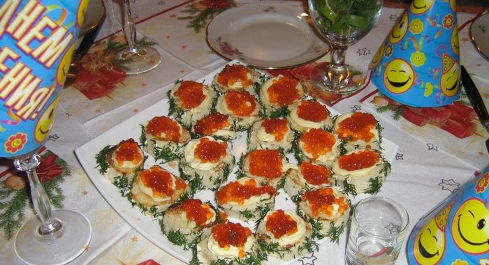 Бутерброды с икрой Божья коровка