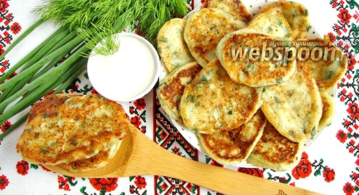 Йогуртовые оладьи с творогом и зеленью