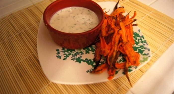 Крем с пармезаном и морковные чипсы