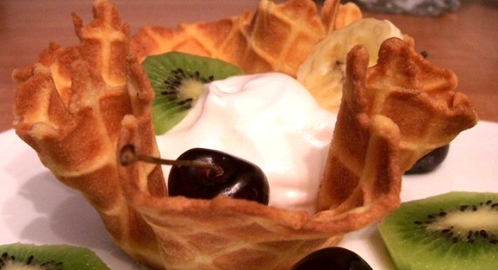 Вафельные корзиночки с белковым кремом