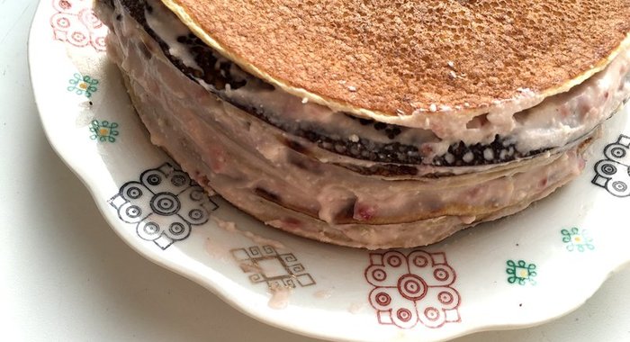 Овсяный блинный торт с творожное-малиновым кремом