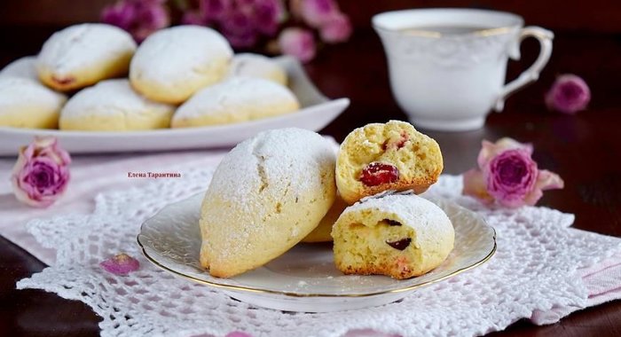 Печенье с кукурузной мукой и вишней