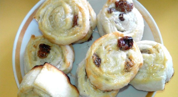 Печенье слоеное с изюмом