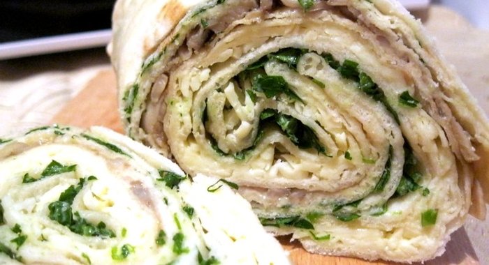 Рулет с творогом и зеленью