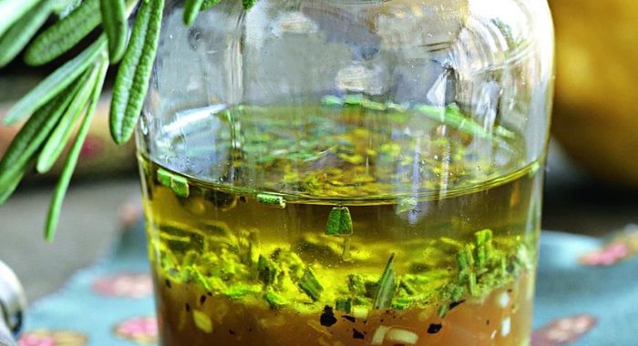 Наш любимый универсальный маринад с розмарином и чесноком