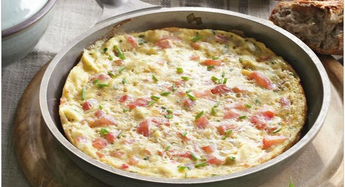 Омлет с помидорами