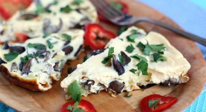 Омлет с опятами