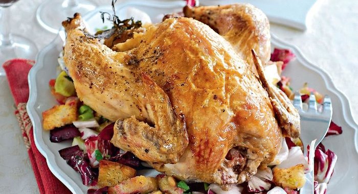 Запеченная курица с хлебным гарниром