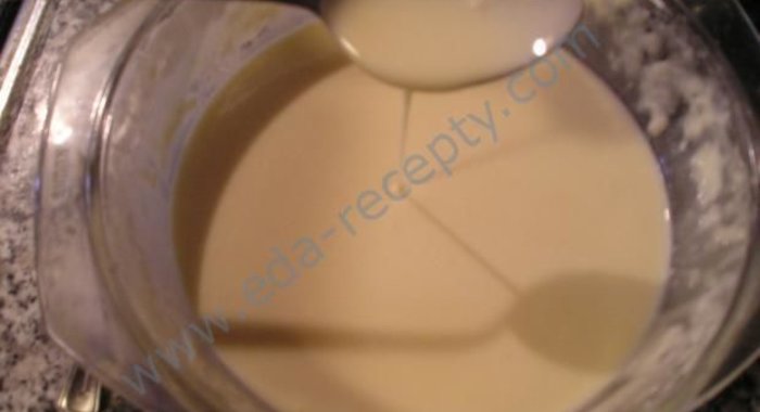 крем из сметаны и сгущенки для торта