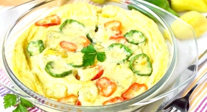 Омлет с пармезаном и сладким перцем в микроволновке