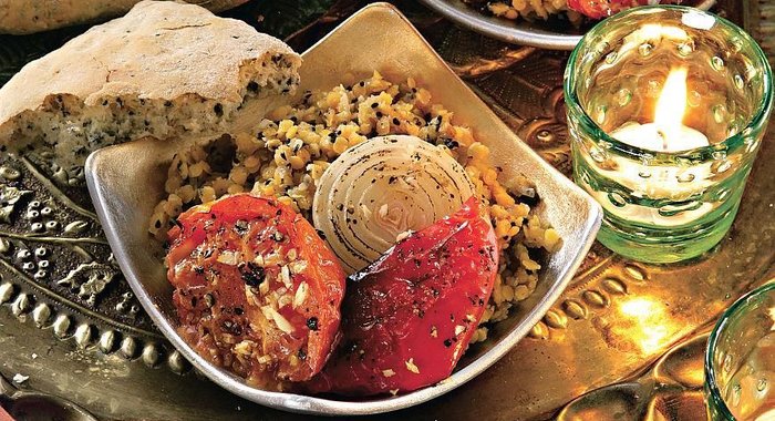 Чечевица и индийский хлеб наан с запеченными овощами и нигеллой