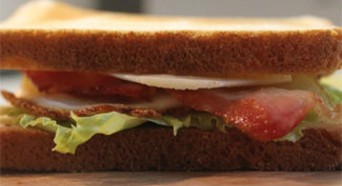 Пирожки с копченой рыбой и яйцом-пашот