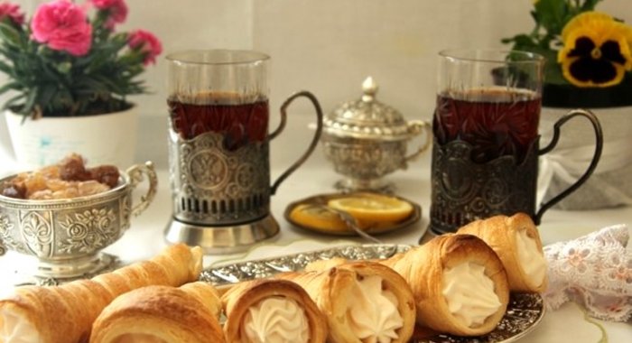 Слоеные трубочки с белковым кремом