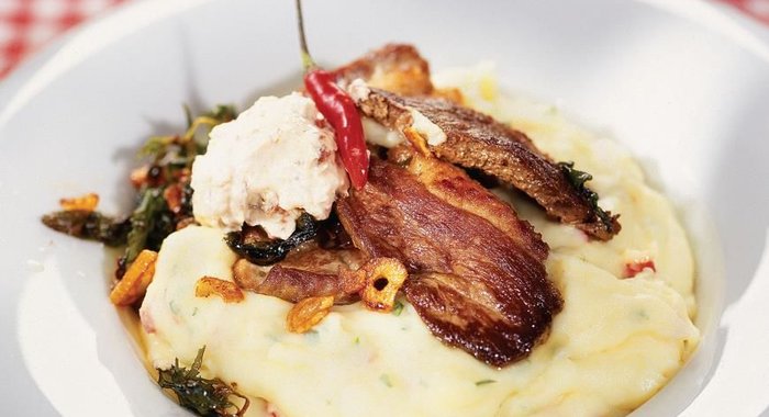 Утиное филе с кремом из вяленых томатов и острым картофельным пюре