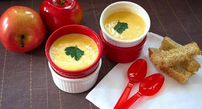 Болтунья на водяной бане с чесночными гренками