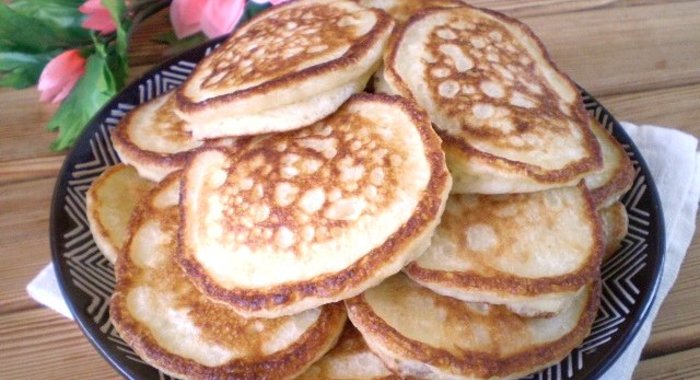 Дрожжевые оладьи на кефире