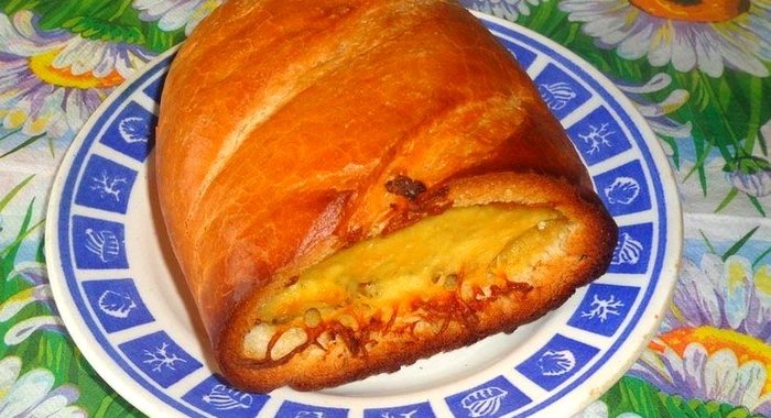 Батон запеченный с мясом и имбирем