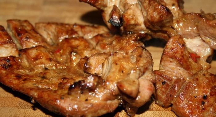 Барбекю из филе бедра индейки в соевом маринаде с вином