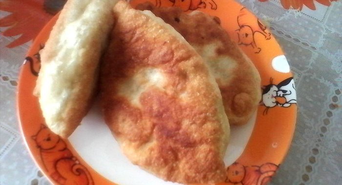 Жареные пирожки с рисом и рыбой