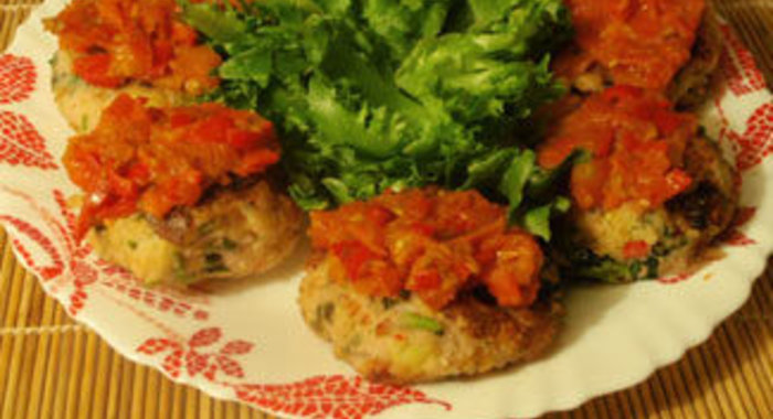 Котлетки из крабового мяса со жгучим соусом Сальса