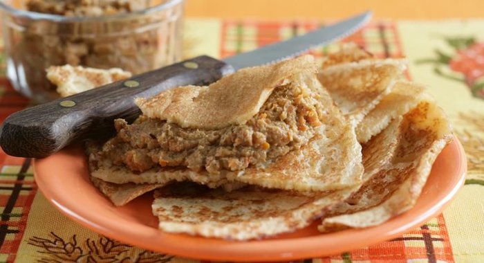 Блины и грибная икра