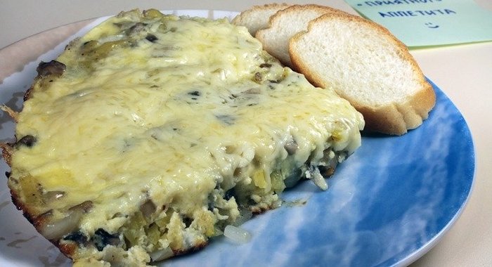 Омлет с грибами и картофелем