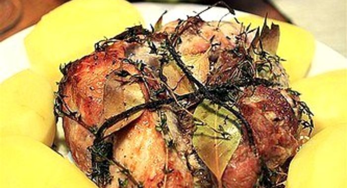 Запеченный свиной окорок