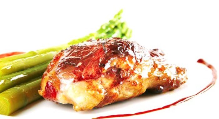 Курица на гриле в малиновом маринаде