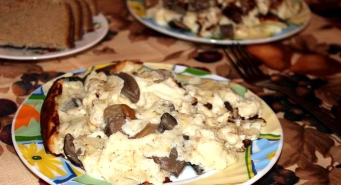 Омлет с маринованными грибами