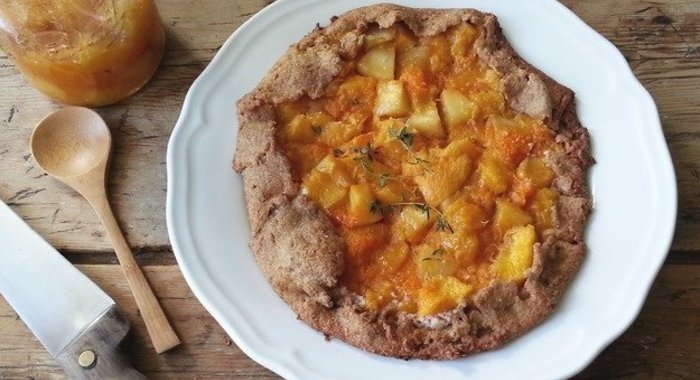 Открытый пирог с летними фруктами