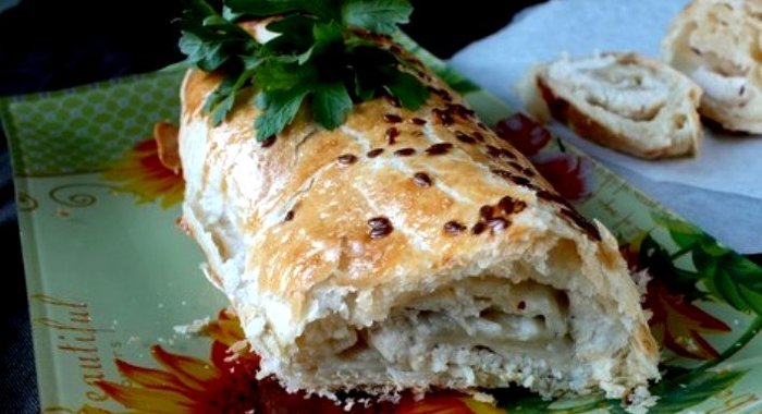 Куриные рулетики в слоеном тесте