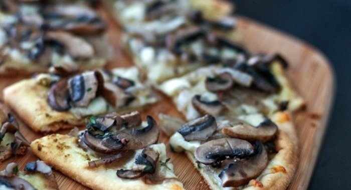 Постная пицца с грибами