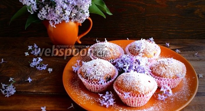 Кексы со смородиной и сыром Филадельфия