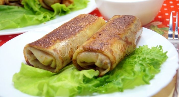 Фаршированные блины с колбасой и грибами