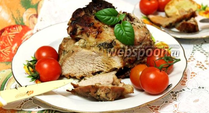 Свинина в горчично-медовом маринаде с тимьяном в духовке