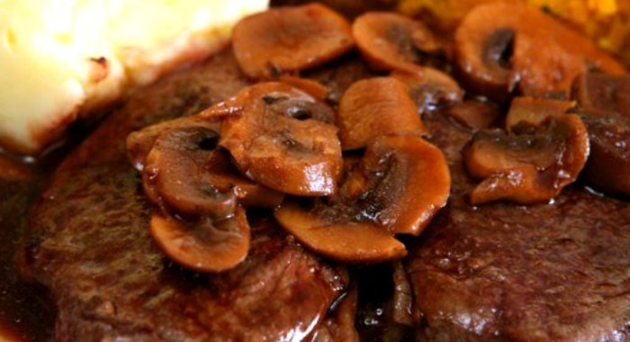 Грибное рагу с красным вином