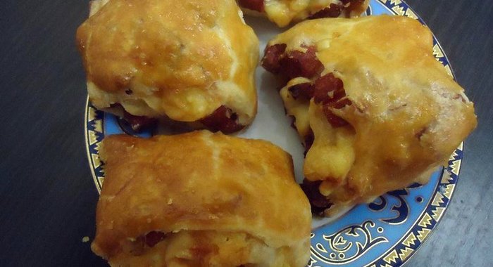 Слоёные булочки с ветчиной и сыром