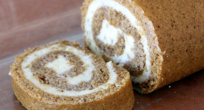 Сладкий рулет с тыквенными семечками