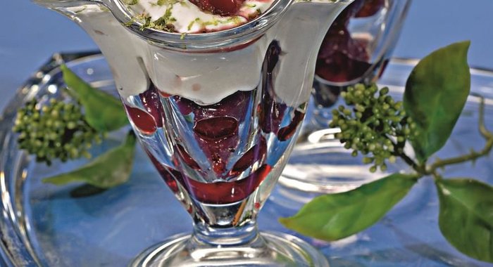 Вишня с миндальным кремом