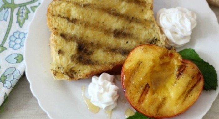 Жареные персики с кексом