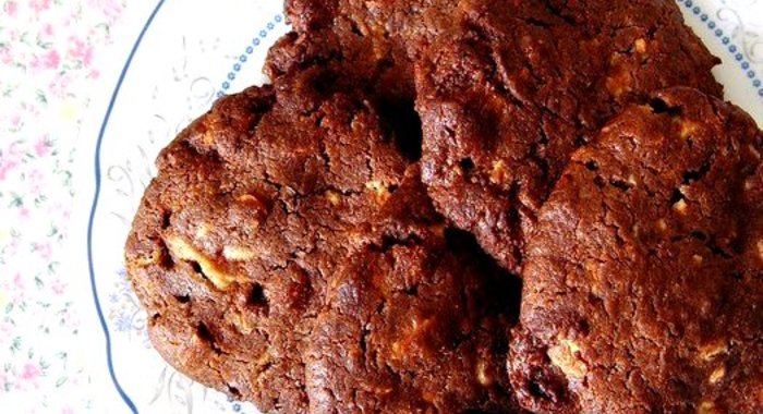 Печенье из белого шоколада и меда