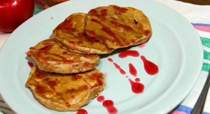 Оладьи из цельнозерновой муки с яблоками