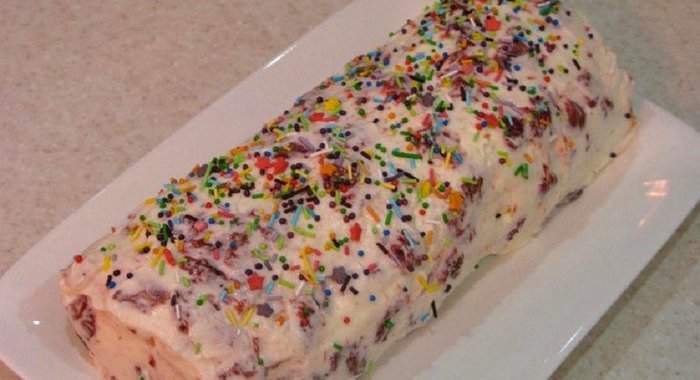 Клубничный рулет