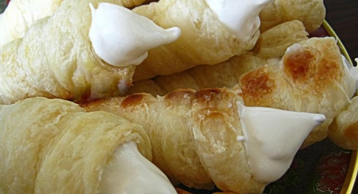 Слоеные трубочки с белковым кремом
